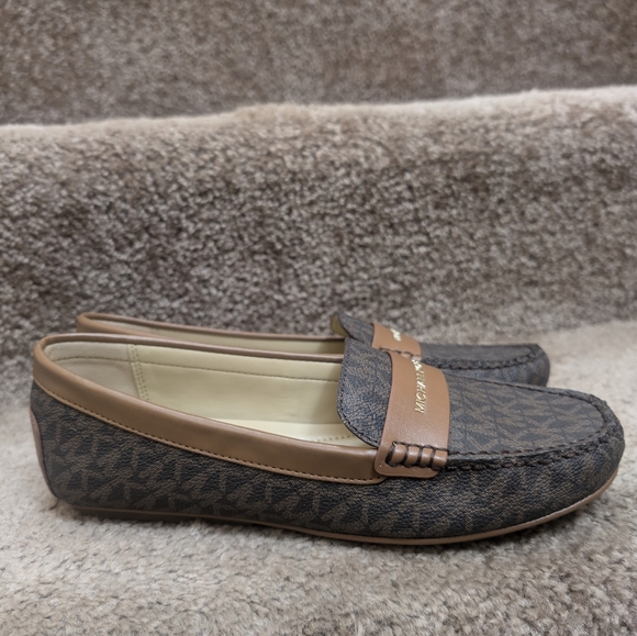 Michael Kors Signature Logo Loafers - Picture 5 of 14